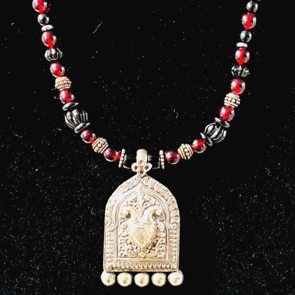 Vintage Sterling Silver Tibetan Pendant With Obsidian and Garnet Necklace 16”